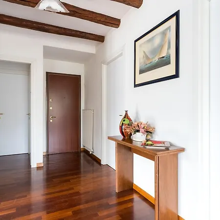 Una Terrazza Da Sogno By Rent All Como 아파트